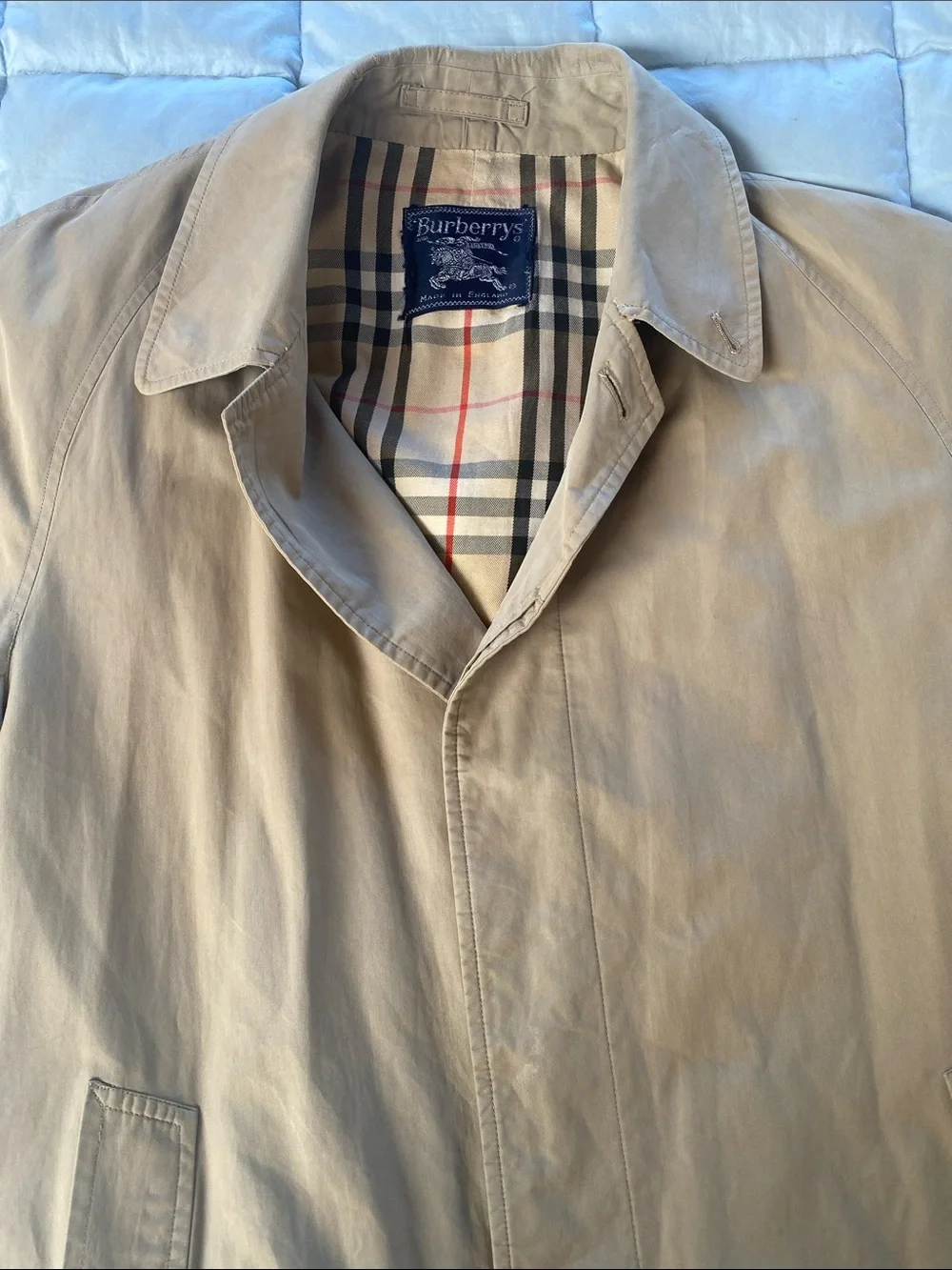 Burberry Beige Women's Trench Coat - Picture 11 of 11